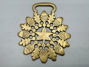 ANTIQUE EARLY BRASS HORSE BRASS – ACORNS & OAK LEAVES PATTERN - Foto 1 di 3