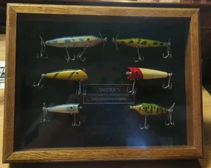 2002 Robert /Bob Snider Wooden Fishing Lure 6 PC. Set In Display Louisiana Made - Picture 1 of 8