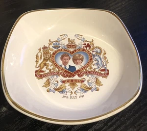 PRINCE CHARLES & LADY DIANA ROYAL WEDDING WADE 14CM PLATE DISH -29th JULY 1981 - Foto 1 di 2