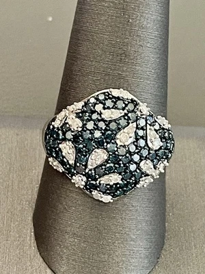 10k White Gold, 1.40CTW Blue & White Diamond Womens Flower Ring. Size 10 (I55) - Image 1 of 4