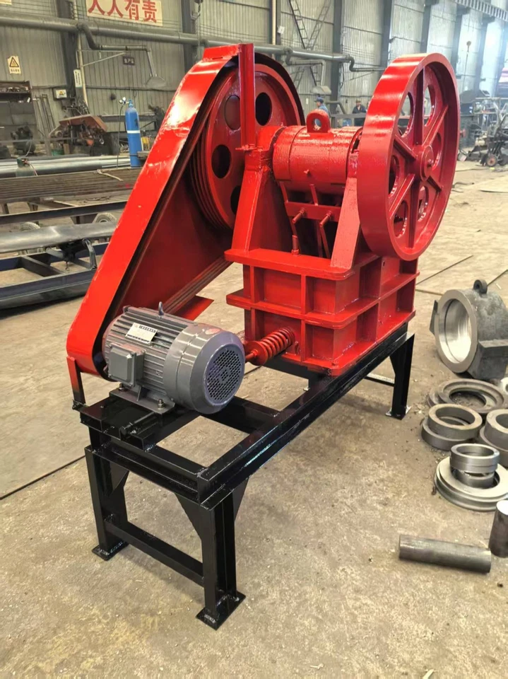 Trituradora de mandíbula accionada por correa con motor y marco, trituradora de mandíbula, trituradora de piedra Foto 1 de 4