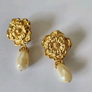 1994 Avon 'Summer Set' Blume mit baumelnden Barock Kunstperlen Clip-on Ohrringe Set - Bild 1 von 3