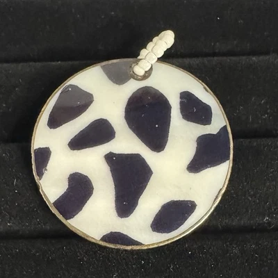 Colgante estampado vaca madreperla concha borde latón/cobre Foto 1 de 4