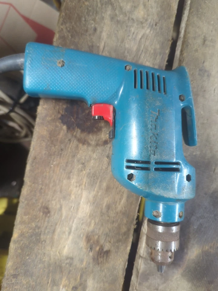 Taladro de colección Makita DP3720 10 mm con cable azul con llave mandril velocidad variable probado Foto 1 de 4