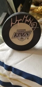 Wayne Grettzky Autographed Puck Hof LOS ANGELES KINGS Vintage - Picture 1 of 3
