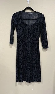 Abito Betsy Johnson Bodycon nero manica a 3/4 a vista floreale sexy Petite - Foto 1 di 11