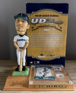 Bobblehead base ICHIRO SUZUKI Seattle Mariners 2003 cubierta superior usado en el juego ¡NUEVO EN CAJA! - Imagen 1 de 2