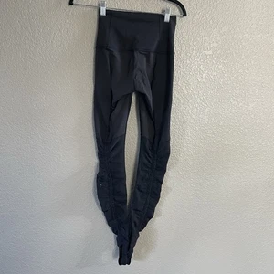 Lululemon Leggings Damen 4 schwarz Steigbügel gerafft Wunder unter Tanz Yoga - Bild 1 von 7