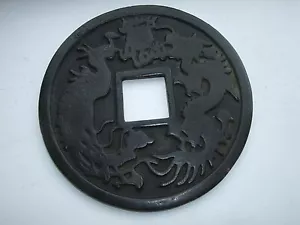 ANTIQUE CHINESE BRASS LARGE COIN SHOWING A DRAGON AND PHOENIX AND CHINESE SCRIPT - Picture 1 of 2