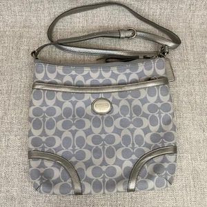 Coach Heritage Peyton Signature File Bag in Light Blue & White F18920 - Picture 1 of 14