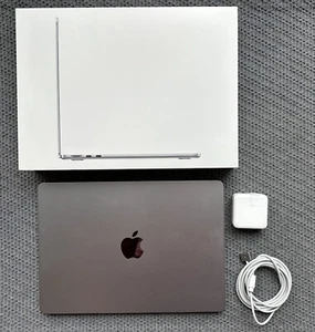 Apple MacBook Air 13.6" 8-Core M2 2022 Space Gray 8GB 256GB SSD - Picture 1 of 7