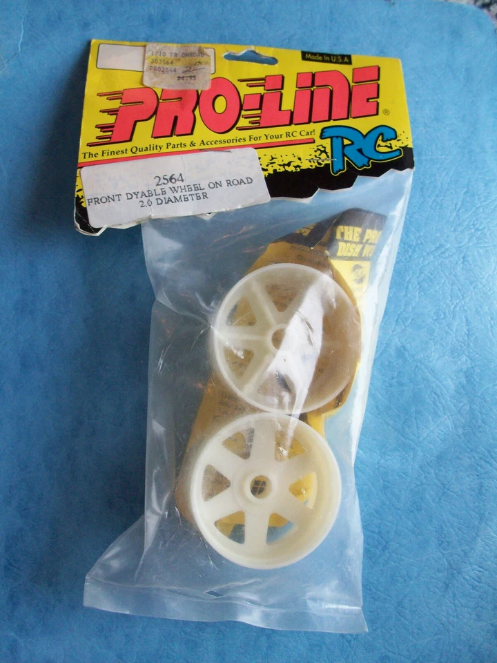 VINTAGE PRO-LINE 2564 FRONT DYABLE WHEEL ON ROAd 2.0 DIAMETER NIP - Image 1 of 1