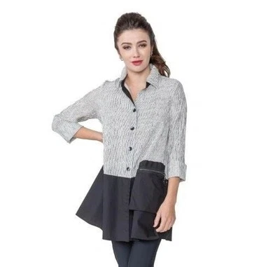 Blusa BNWT IC Collection Blanco y Negro Con Bolsillo en Contraste Cremallera Talla. Precio de venta sugerido por el fabricante 225 USD Foto 1 de 4