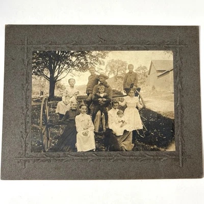 Tarjeta de gabinete antigua Lakeville CT foto granja familia orgulloso padre implemento perro Foto 1 de 4