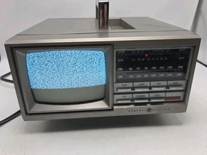 De colección GE Spacemaker Color Gamer TV y Radio AM/FM Portátil 7-7650A Funciona - Imagen 1 de 9