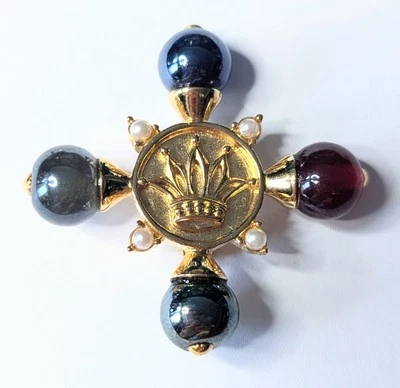 JOYERÍA BROCHE CRUZ MALTESA ANNE KLEIN GRIPOIX CORONA DE CRISTAL TONO DORADO  Foto 1 de 4