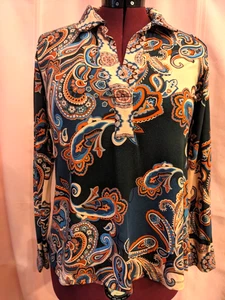 Neu JOHNNY WAS mehrfarbiges Paisley Langarm Swing V-Ausschnitt Polo Top Shirt Gr. S/M - Bild 1 von 7