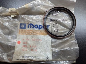 NUEVO OEM Mopar 53000239 Rueda DELANTERA EJE HUSILLO BUJE SELLO STOCK ANTIGUO - Imagen 1 de 3