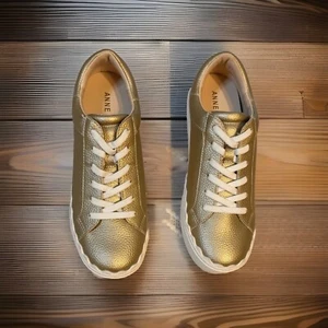 Anne Klein Captivate Sneaker- Platinum size 8 medium- New without tags/box - Picture 1 of 9