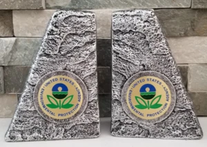 Juego de sujetalibros plateados de la Agencia de Protección Ambiental de la EPA emblema a todo color de la EPA - Imagen 1 de 8