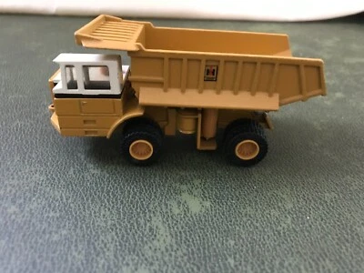 ERTL International Harvester Hauler Hydraulic Dump Truck 110-0002 Diecast 1:43 - Image 1 of 4
