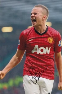 Football - Tom Cleverley - Hand Signed 12x8 Photograph - Manchester United - COA - Picture 1 of 1