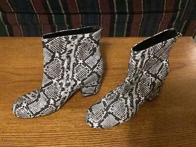 Billabong Luna Faux Snakeskin Booties Sz 8 - Image 1 of 4