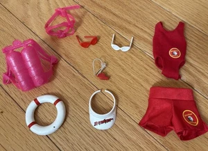 Vintage 1990er Barbie Puppe Baywatch Rettungsschwimmer Outfit Zubehör Strand Badeanzug - Bild 1 von 5
