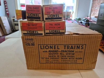LIONEL POSTWAR  #2191W SANTA FE TWIN DIESEL FRHT. SET/ 4 CARS/SET BX NO ENGINES - Image 1 of 4