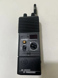 GE Handheld CB Radio Transceiver 40-Channel. Works While Plugged In. No Adapter - Zdjęcie 1 z 9