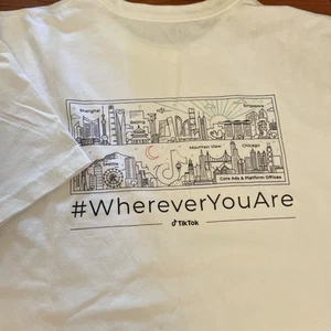 T-shirt TikTok WhereEverYouAre City UNIQLOUT LARGE Core Ads Platform dipendente - Foto 1 di 7