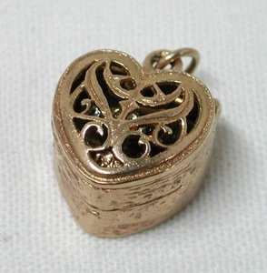 Dije de caja de anillo en forma de corazón de oro de 9 quilates con anillo en el interior 23162 - Imagen 1 de 4