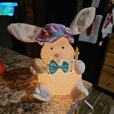 Decoración de conejito iluminado de Pascua de colección estilo palomitas de maíz plástico fundido 8 pulgadas Sombrero morado Foto 1 de 4