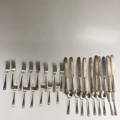 1847 Rogers Plateado Heráldico 36 Piezas 10 Cuchillos 7 Cucharas 8 Tenedores 6 Ensalada Foto 1 de 4