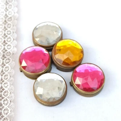 Lote de 5 cubiertas de chaquetas de botones vintage grandes estrás Hop rosa amarillo claro latón Foto 1 de 4