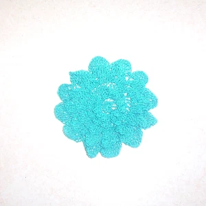 Delicado aplique de costura de flor de mamá de 5 capas turquesa ganchillo grande - Imagen 1 de 2