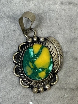 Vintage Mexican Sterling Silver Pendant Green Yellow Stone 33 Marked Leaf Accent - Image 1 of 4