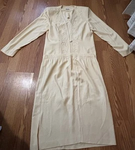 R & M Richards by Karen Kwong Womens Size 12P Jacket and Skirt Set Cream - Picture 1 of 15