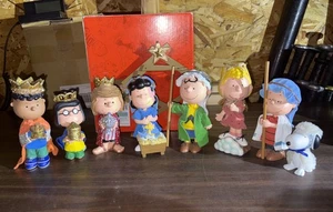 Possible Dreams CHARLIE BROWN'S CHRISTMAS PLAY NATIVITY SET Clothtique ERDNÜSSE - Bild 1 von 23