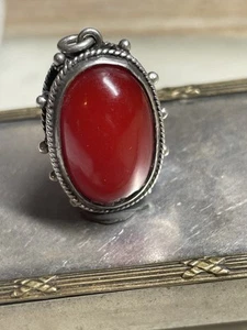 ANTICO CIONDOLO ARGENTO 2,8 CM DECORAZIONE PERLINE ROSSE ANNI 20 - Foto 1 di 16