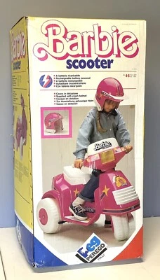 VINTAGE PEG PEREGO MATTEL BARBIE SCOOTER ANNI 80 Elettrico Moto Con Casco #NUOVO - Imagen 1 de 4