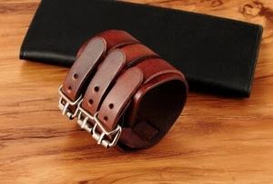 BRACCIALE IN CUOIO CON FIBBIE IN ACCIAIO POLSIERA IN PELLE REGOLABILE PUNK ROCK - Foto 1 di 1
