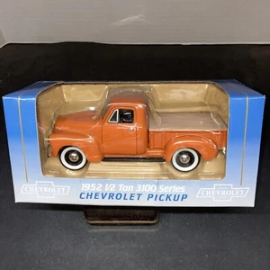 LIBERTY CLASSICS - Chevrolet Pickup 1952 serie 3100 Case IH Die Cast Metal Bank - Imagen 1 de 11