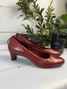 Trotters Womens Sz 9.5N Low Heel Slip On Classic Comfort Casual Pump RedLeather - Picture 1 of 11