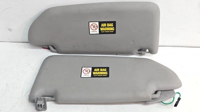 Par de para-sol Volvo OEM PAR motorista passageiro par de para-sol S60 V70 XC70 01-09 CINZA - Imagem 1 de 4