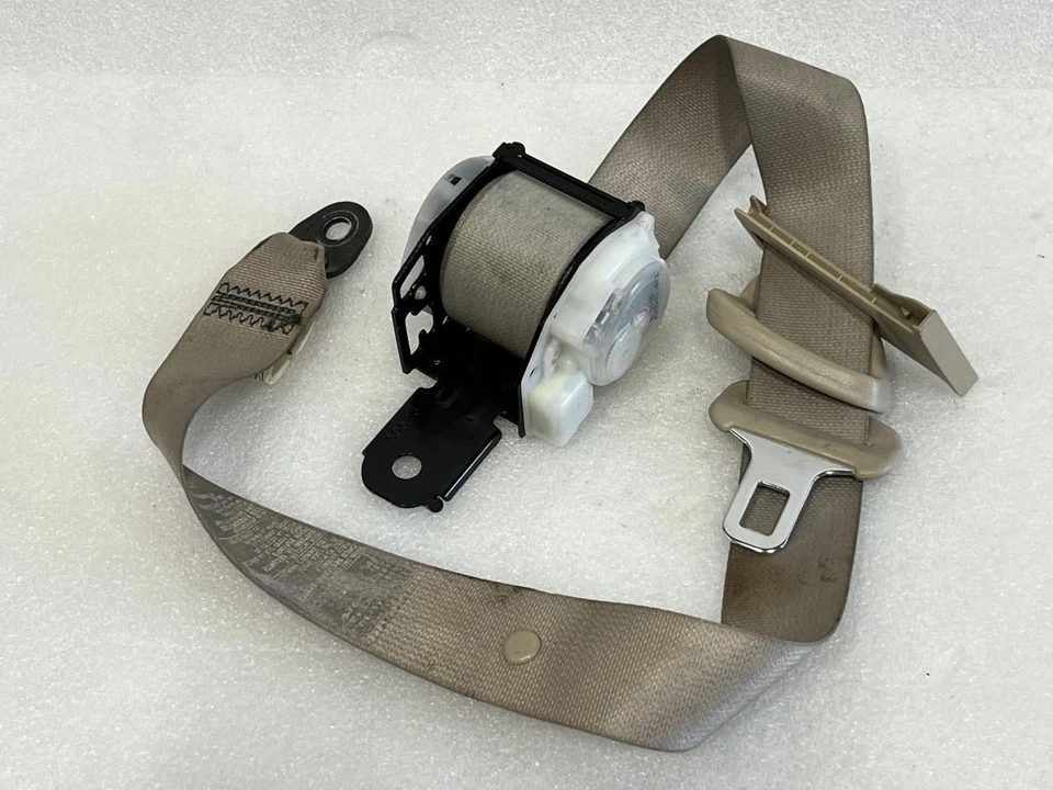 2001 2002 2003 2004 2005 LEXUS GS300 GS430 CINTURÓN DE SEGURIDAD TRASERO IZQUIERDO MARFIL LE02 Foto 1 de 4