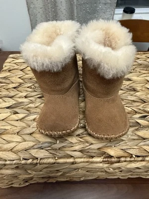 Botas Bebé Infantiles Cayden Uggs Talla 01 Excelente Estado Regalables Con Caja Foto 1 de 4
