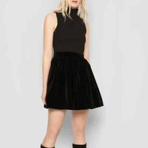 ALICE + OLIVIA SIZE 4 BARRETT SMOCKED BLACK MINI DRESS $495 - Picture 1 of 8