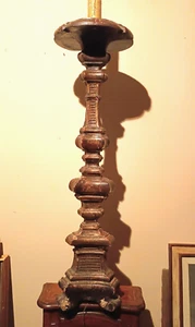 GRANDE CANDELIERE LEGNO ARGENTATO XVIII SECOLO ELETTRIFICATO LAMPADA DA TERRA - Foto 1 di 13