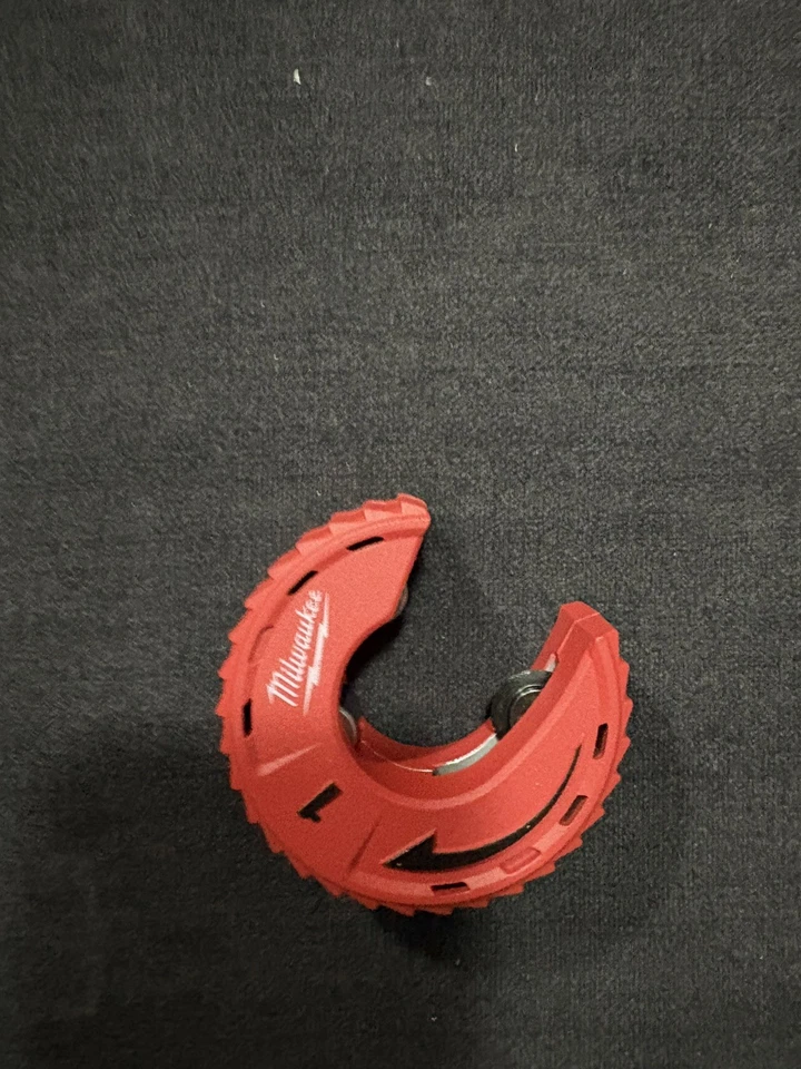 MILWAUKEE 48-22-4262  1" Close Quarters Tubing Cutter - BRAND NEW FACTORY SEALED - Image 1 of 1